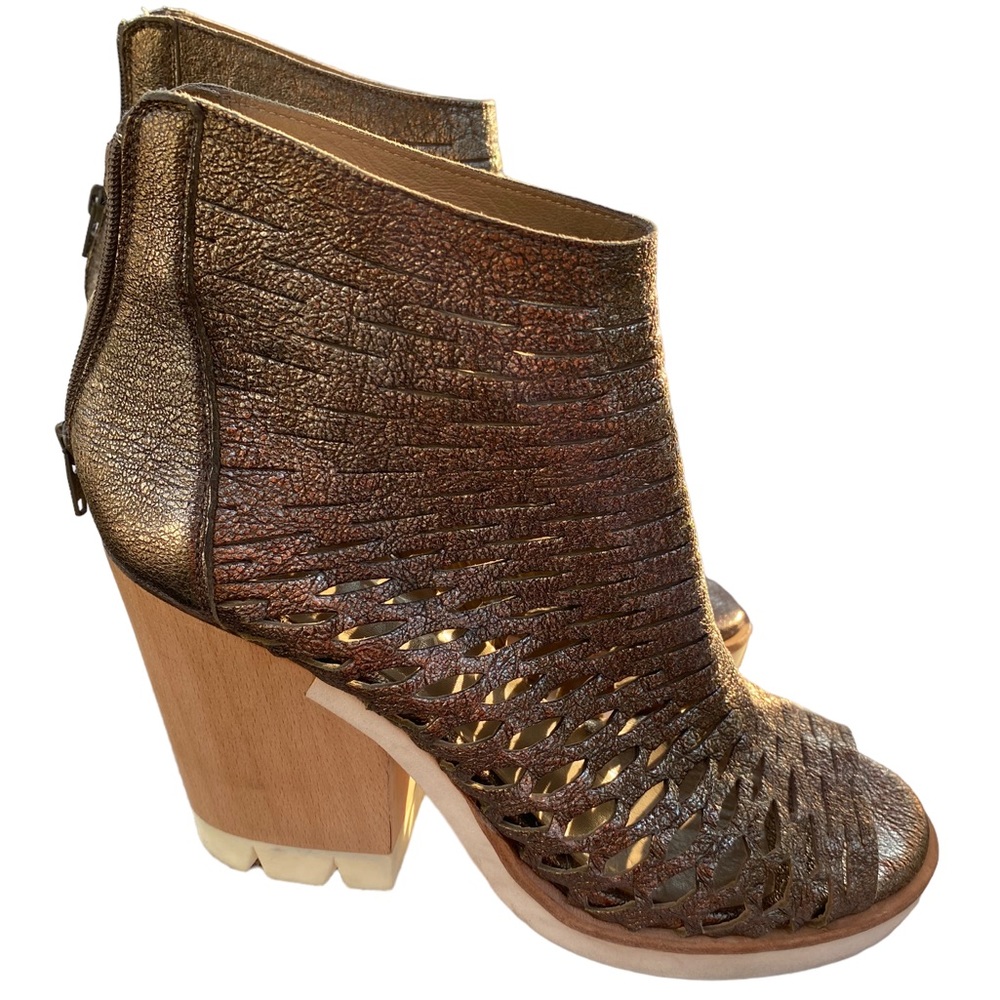 Strategia leather booties -size 38